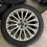 4 pneumtaci 215/50 R17 con cerchi ford