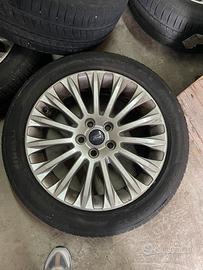 4 pneumtaci 215/50 R17 con cerchi ford