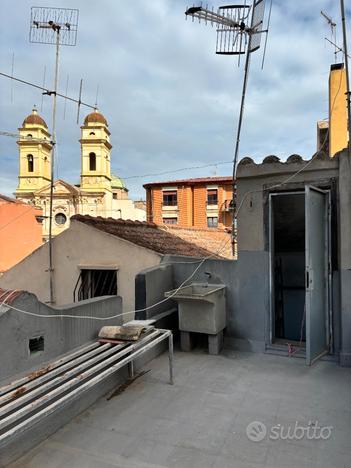 (c)attico bilivelli con terrazza in piazza yenne