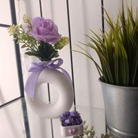 Vaso con fiori artificiali