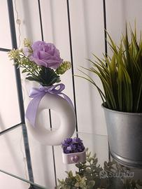 Vaso con fiori artificiali