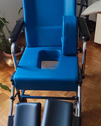 Ausilio per anziani carrozzine deambulatore e tavo