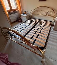 Letto matrimoniale in ottone con rete elegante 