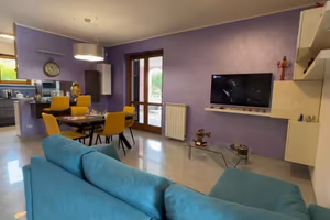 Appartamento di 230 m² con 3 locali e box auto a S