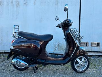 Piaggio Vespa 125 LX Touring