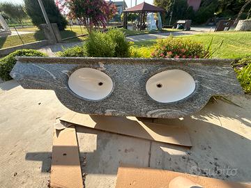 Lavandini bagno con piano in granito