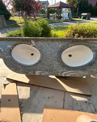 Lavandini bagno con piano in granito