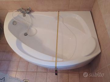 Vasca da bagno angolare  Novellini