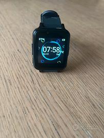 Orologio per ragazzo dotato di fotocamera e giochi