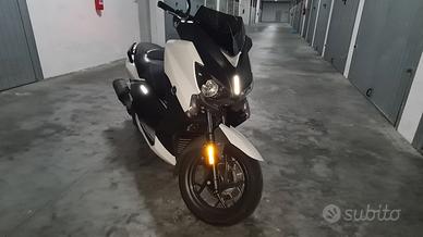 Yamaha X-Max 125
