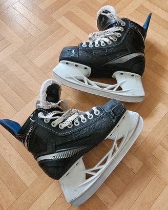 Pattini da hockey CCM, taglia 35.