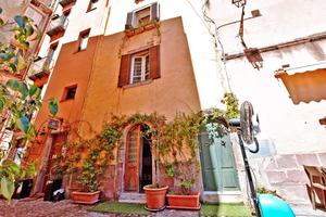 Bosa-Casa indipendente con vista mare e castello