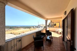 Appartamento trilocale con veranda vista mare