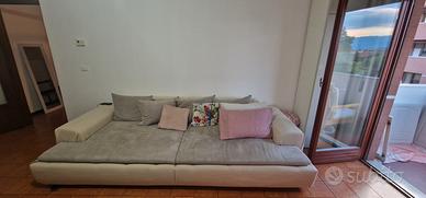 divano completamente rifoderato