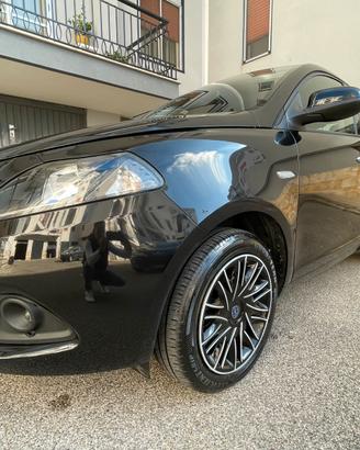 Lancia Y 1.0 Firefly Hybrid Gold