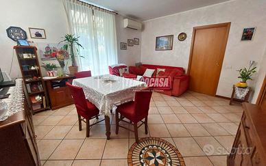 Trilocale con giardino, box e cantine