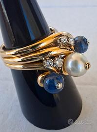 Anello in oro giallo, diamanti, zaffiri, perla, di