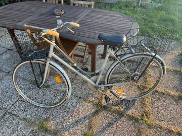 Taurus da donna anni 90