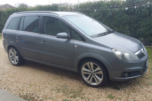 Opel Zafira B modello Cosmo GPL