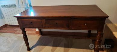 Scrivania classica in noce massello con 3 cassetti
