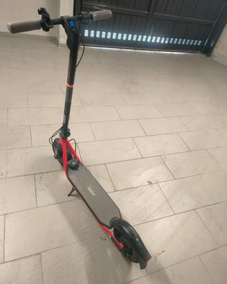 Monopattino Ninebot D18E + Kit Frecce Completo 