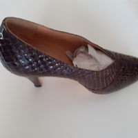 Scarpe e borse pari al nuovo prezzo ribassato