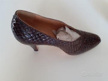 Scarpe e borse pari al nuovo prezzo ribassato