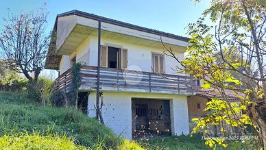 CASA SEMINDIPENDENTE A FROSINONE
