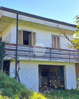 CASA SEMINDIPENDENTE A FROSINONE