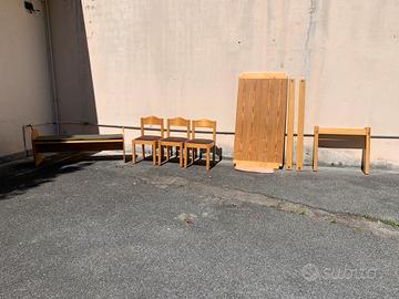 Tavolo sedie panca soggiorno