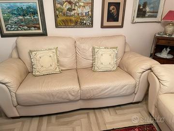 Due divani in pelle Poltrone e Sofa’
