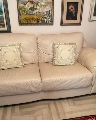 Due divani in pelle Poltrone e Sofa’