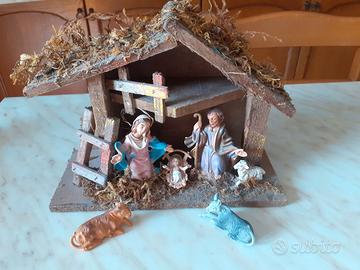 Capanna Presepe in legno con Sacra Famiglia