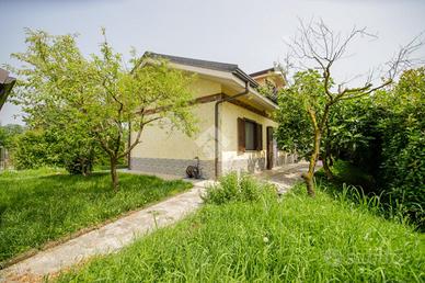 VILLA SINGOLA A LOMBARDORE