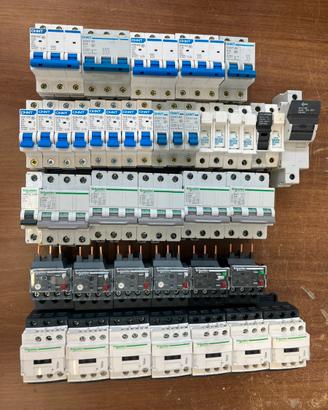 Lotto magnetotermici e componenti elettronici