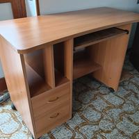 scrivania da computer 