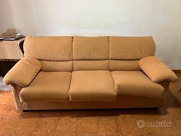 divano a 3 posti