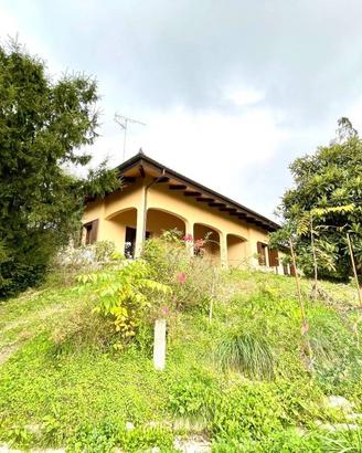 Villa di 350 m² con più di 5 locali e box auto dop