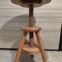Sgabello regolabile in legno