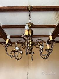 Lampadario a 6 luci con decorazioni floreali
