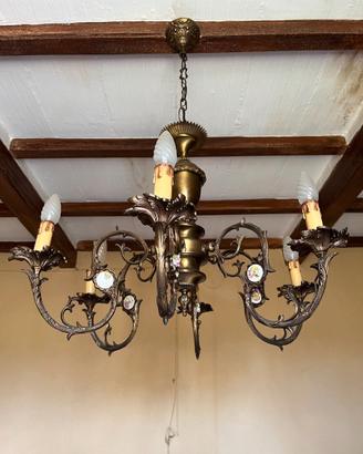 Lampadario a 6 luci con decorazioni floreali