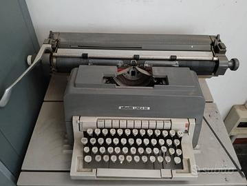 Macchina da scrivere Olivetti Linea 98 vintage