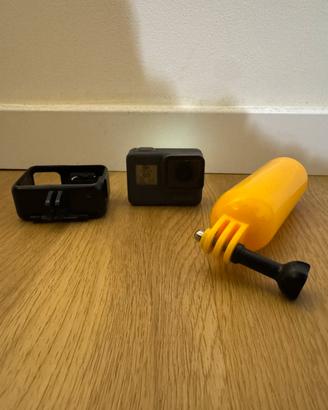 GoPro Hero + custodia e handler