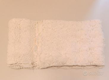 Coperta matrimoniale all'uncinetto.