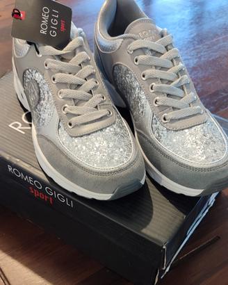 Scarpe Romeo Gigli sport nuove con cartellino.