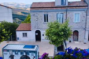 Immobile con giardino - Toro