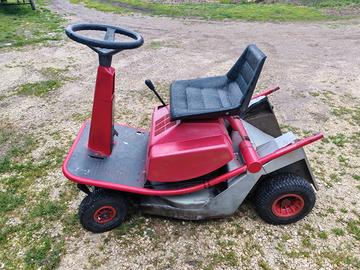 trattorino tagliaerba 