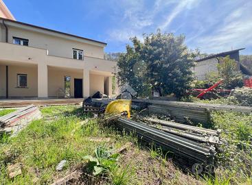 PORZIONE DI BIFAMILIARE A RONCIGLIONE