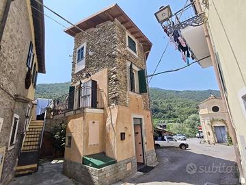 Rustico / Casale di 50 m² con 2 locali a Ortovero
