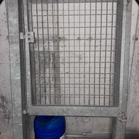 Cancello pedonale in acciao zincato.